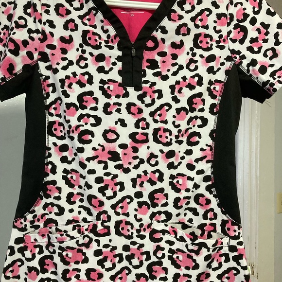 Ladies Scrub Top - Picture 3 of 6